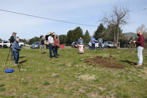 OSDI Board and Urban Forestry Committee witness the planting